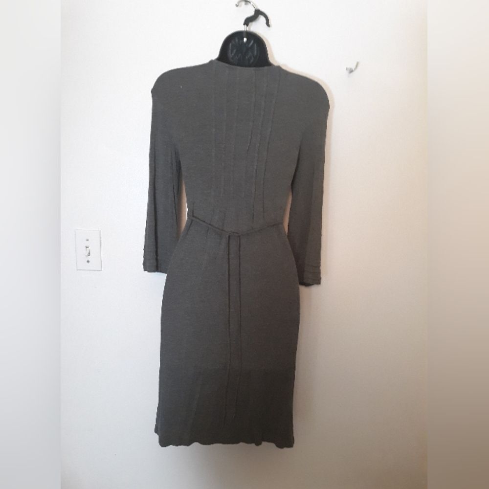 New York and Company v neck dress - Picture 3 of 4